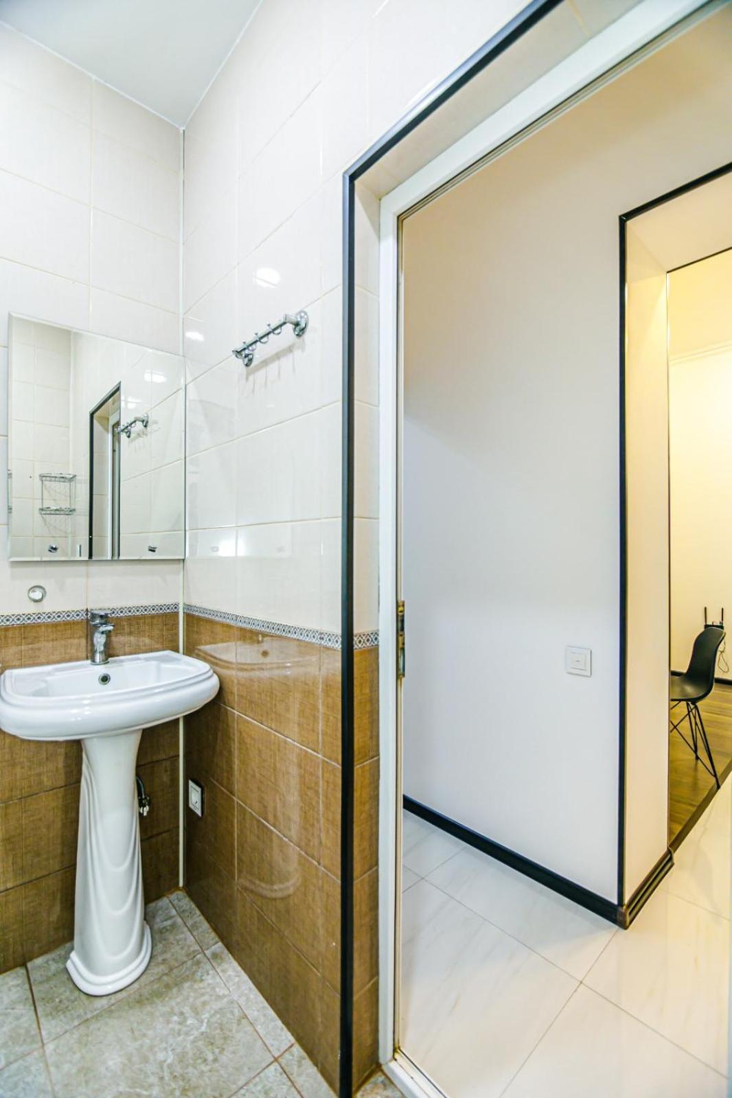 M Estate. 2 Room Home In Targovu Баку Экстерьер фото
